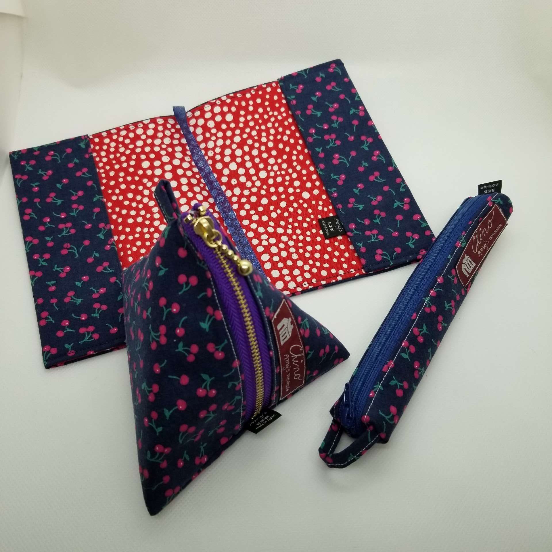 Kペンケース、ブックカバー、三角ポーチお揃い